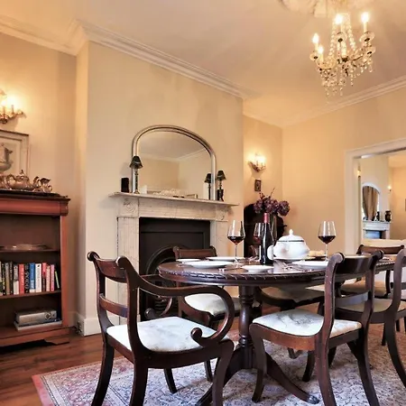 Dom wakacyjny Grand Georgian With Period Charm 3 Bed Dublin