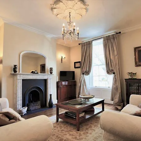 Dom wakacyjny Grand Georgian With Period Charm 3 Bed