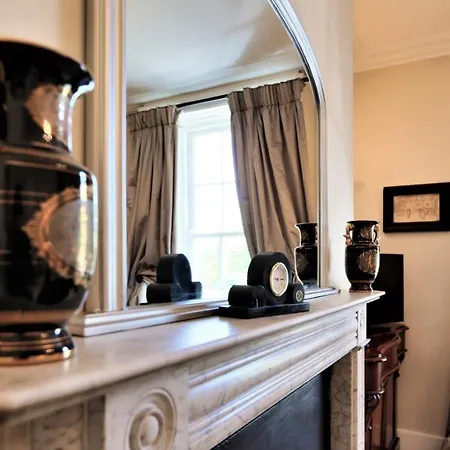 Grand Georgian With Period Charm 3 Bed *